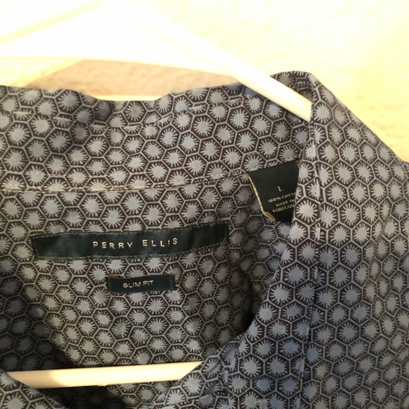 Men’s Slim Fit Perry Ellis Blue Dress Shirt - Picture 2 of 3